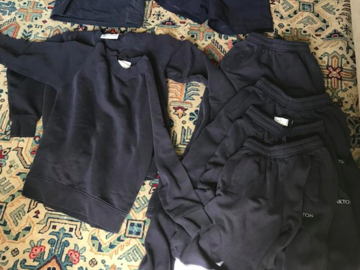 Selling with online payment: Navy PE shorts 22