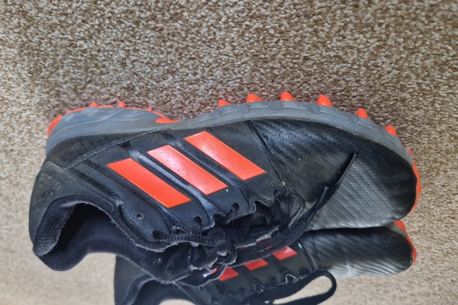 Uniformis Hockey shoes size 5 second hand school uniform