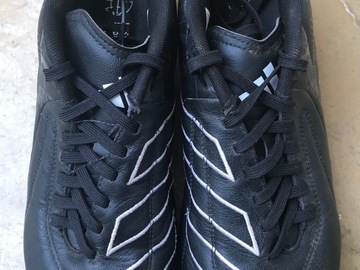 Selling with online payment: Adidas Rugby Boots size 7