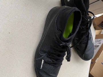Selling with online payment: Sports Boots - Nike Mercurial - astro boots - size 6