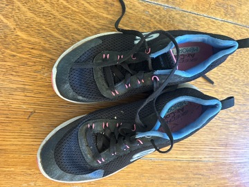 Selling with online payment: Trainers  