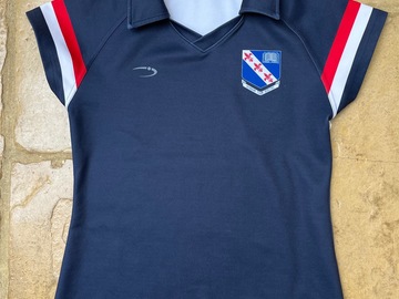 Selling with online payment:  Hockey Shirt 30-32”