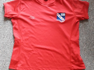 Selling with online payment: Girls Red Fitness Shirt 30/32"