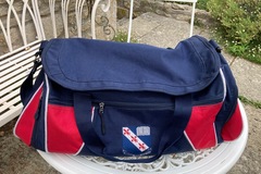 Selling with online payment: Crested navy sport bag