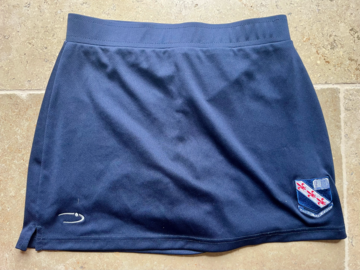 Selling with online payment: 28" Crested Skort VGC