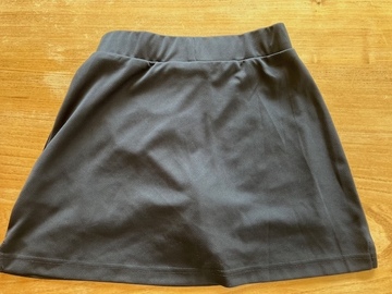 Selling with online payment: Skort Yr 3+ 26"
