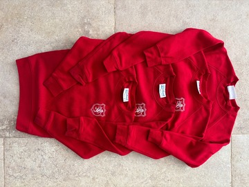 Selling with online payment: SHPP Sweatshirt x4 bundle - 5/6 years