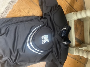 Selling with online payment: Rugby under armour top