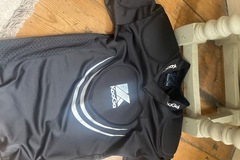 Selling with online payment: Rugby under armour top