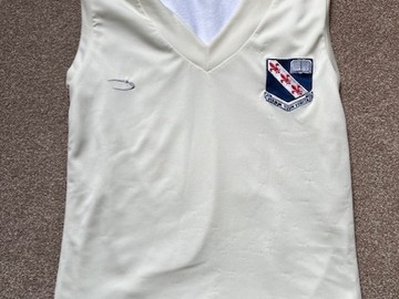 Selling with online payment: Crested Cricket Slipover