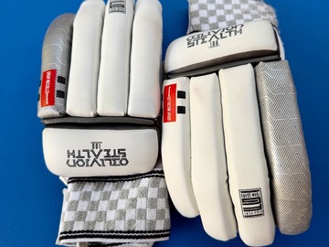Selling with online payment: BRAND NEW Pair of Gray-Nicolls batting gloves