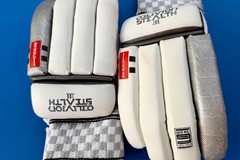Selling with online payment: BRAND NEW Pair of Gray-Nicolls batting gloves