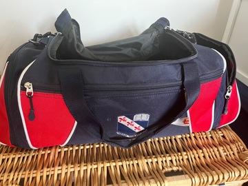 Selling with online payment: Crested tote bag