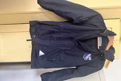 Selling with online payment: Navy Stormproof coat